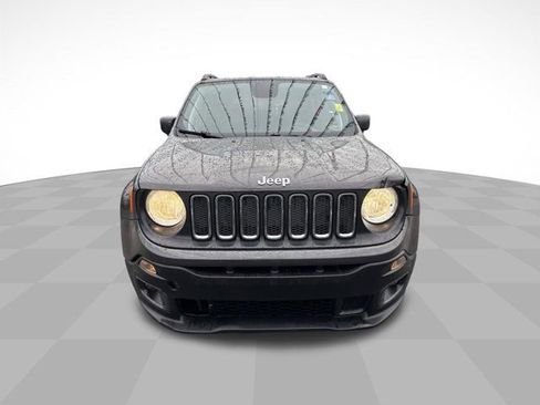 Used 2018 Jeep Renegade Latitude FWD image 2