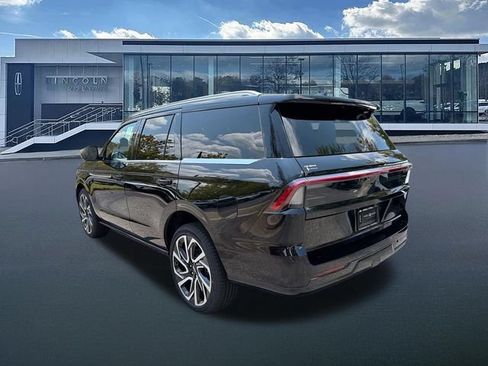 New 2027 Lincoln Navigator Reserve AWD/4WD image 5