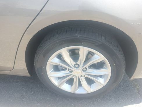 Used 2025 Chevrolet Malibu LT FWD image 11
