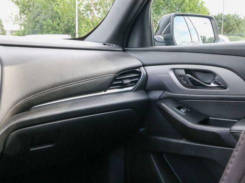Used 2023 Chevrolet Traverse LT FWD image 10