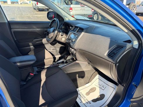 Used 2018 Mitsubishi Outlander Sport LE image 13