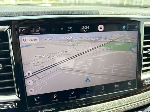 Used 2025 Chrysler Pacifica Pinnacle FWD image 18