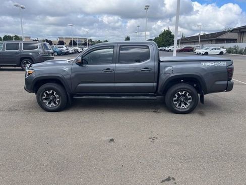 Used 2022 Toyota Tacoma TRD Off-Road w/ TRD Premium Off Road Package image 8