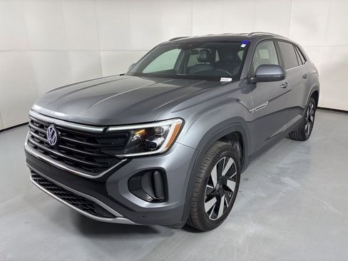 Used 2024 Volkswagen Atlas Cross Sport SE FWD image 4