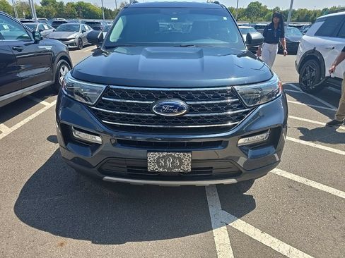 Used 2022 Ford Explorer XLT w/ Equipment Group 202A AWD/4WD image 3