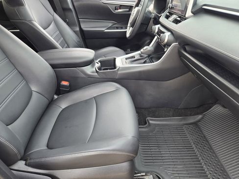 Used 2024 Toyota RAV4 XLE Premium image 17