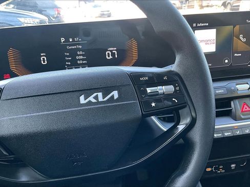 Used 2025 Kia K4 FWD image 24