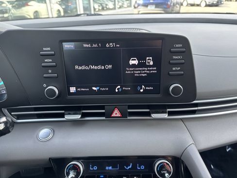 Used 2025 Hyundai Elantra Hybrid FWD image 18