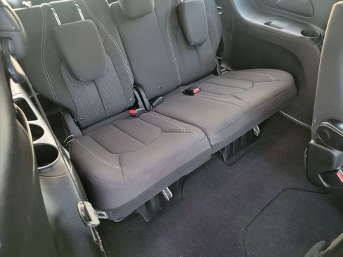 Used 2018 Chrysler Pacifica Touring Plus w/ S Appearance Package image 16