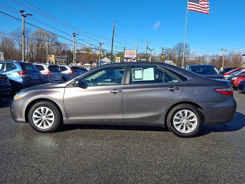 Used 2015 Toyota Camry LE image 6