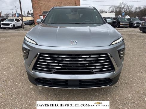 Used 2025 Buick Enclave Preferred w/ Power Package image 4