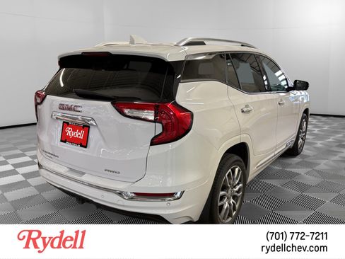 Used 2023 GMC Terrain Denali AWD/4WD image 3