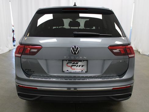 Used 2022 Volkswagen Tiguan SE image 6