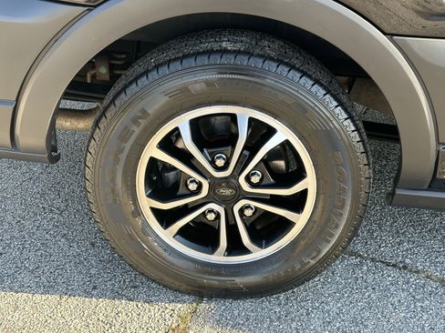 Used 2023 Ford Transit 350 XLT image 20