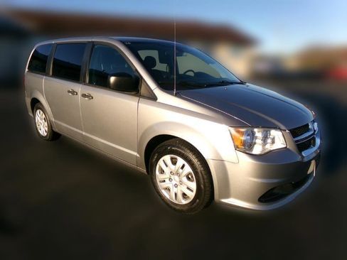 Used 2019 Dodge Grand Caravan SE w/ UConnect Hands-Free Group FWD image 1