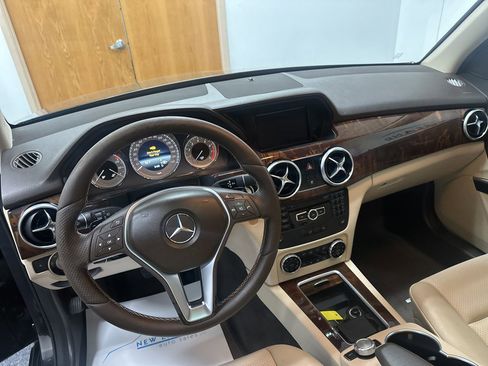 Used 2015 Mercedes-Benz GLK 350 4MATIC image 8