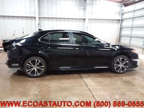 Used 2020 Toyota Camry SE image 6