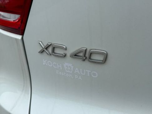 Used 2019 Volvo XC40 T5 R-Design AWD/4WD image 15
