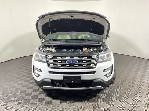 Used 2017 Ford Explorer XLT w/ Equipment Group 201A AWD/4WD image 8