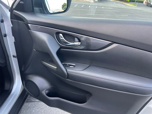 Used 2018 Nissan Rogue S FWD image 35