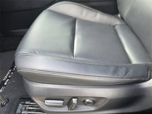 Used 2025 Toyota Crown Signia image 21