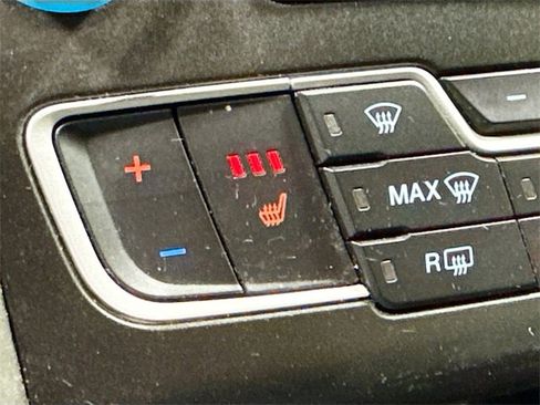 Used 2018 Ford Fusion SE w/ Fusion SE Technology Package image 19