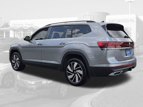 Used 2025 Volkswagen Atlas SE FWD image 3