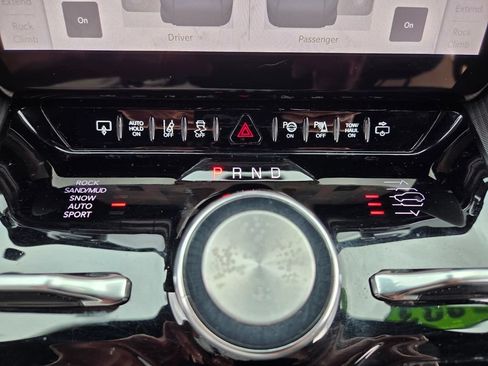 Certified 2023 Jeep Grand Wagoneer Series II AWD/4WD image 31