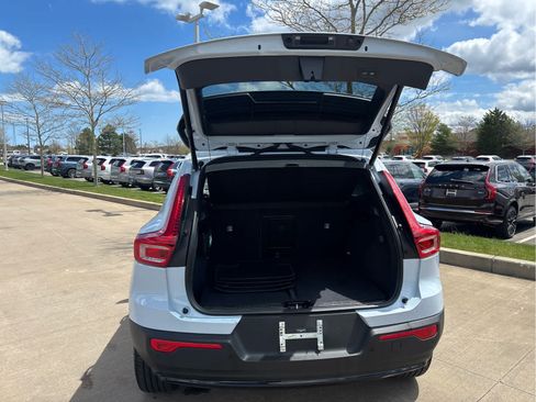 Used 2026 Volvo XC40 B5 Plus AWD/4WD image 6