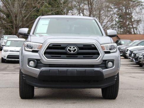 Used 2017 Toyota Tacoma SR5 image 2