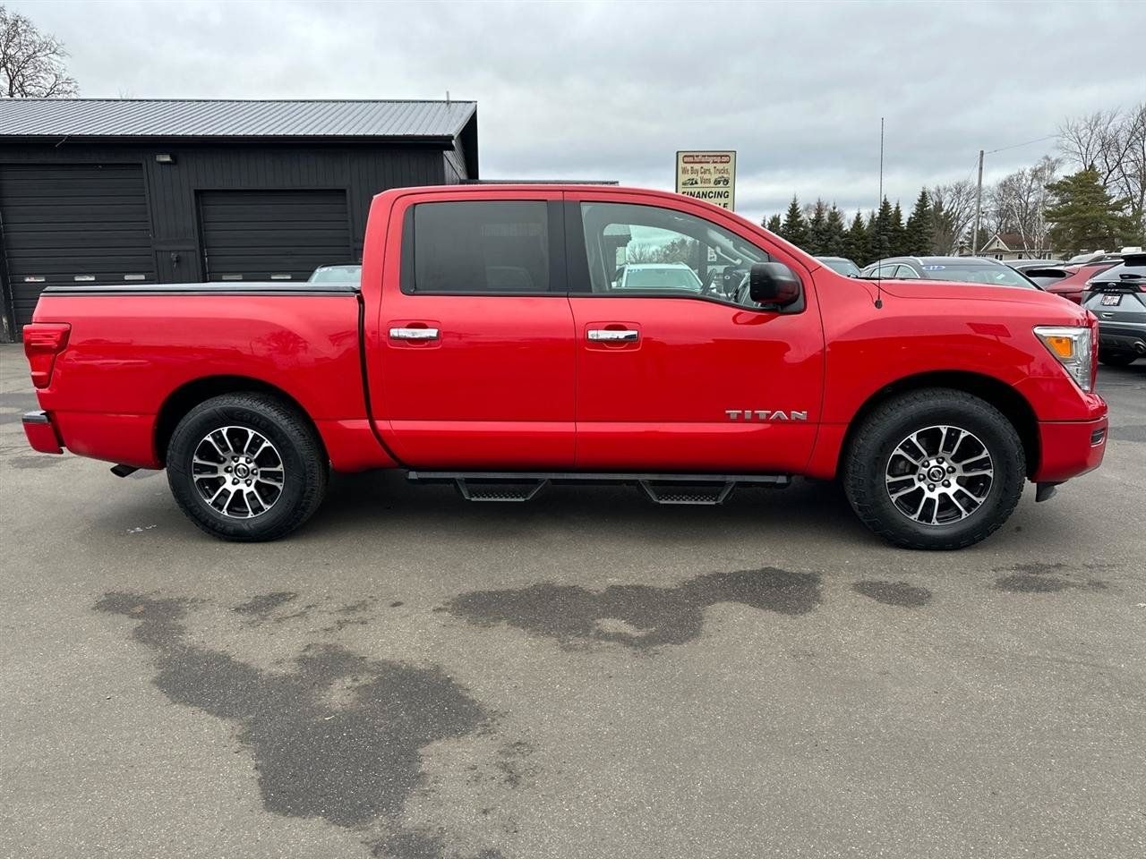 Used 2021 Nissan Titan SV RWD image 2
