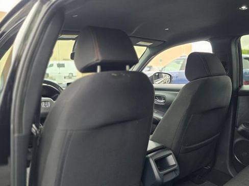 Used 2024 Honda HR-V Sport image 17