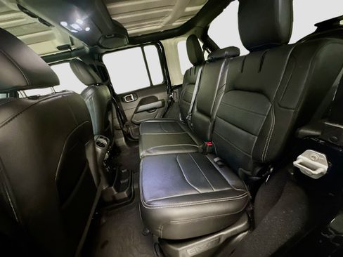 Used 2023 Jeep Wrangler Sahara image 29