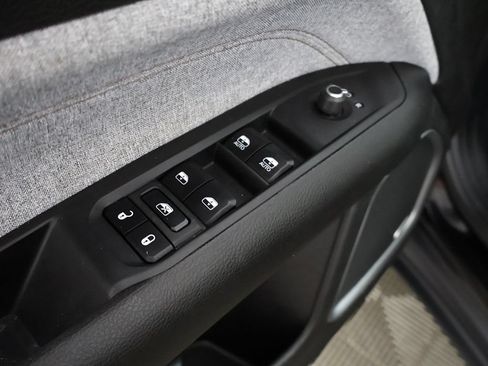 Used 2024 Jeep Compass Latitude w/ Sun and Sound Group AWD/4WD image 37