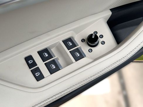 Used 2022 Audi e-tron Premium w/ Interior Protection Package image 13