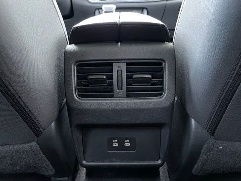 Used 2024 Nissan Rogue SV image 28