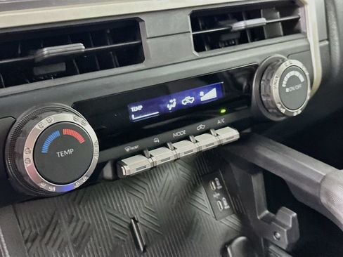 Certified 2025 Toyota Tacoma SR5 AWD/4WD image 16