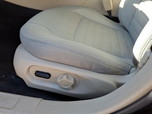 Used 2017 Ford Taurus SE image 13