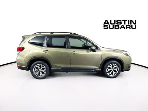 Used 2023 Subaru Forester Premium image 8