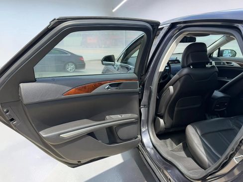 Used 2013 Lincoln MKZ FWD image 19