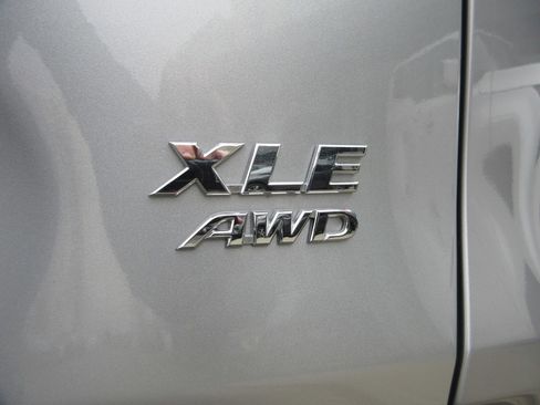 Used 2023 Toyota RAV4 XLE Premium image 9