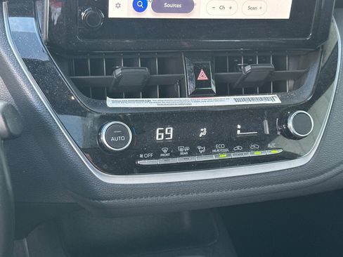 Used 2023 Toyota Corolla SE image 18