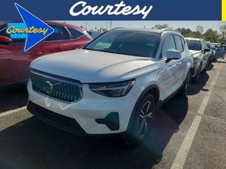 Used 2024 Volvo XC40 B5 Core image 1