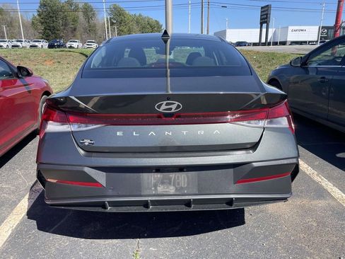Used 2024 Hyundai Elantra SE image 5