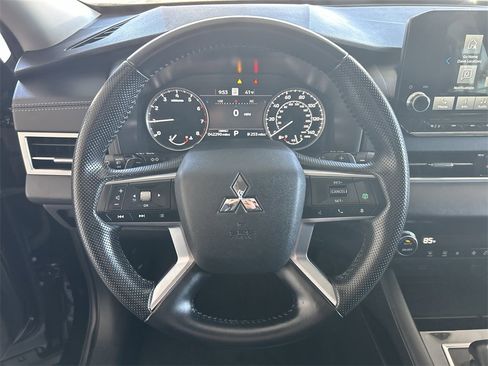 Used 2024 Mitsubishi Outlander SE image 15