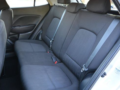 Used 2021 Hyundai Venue SE FWD image 12