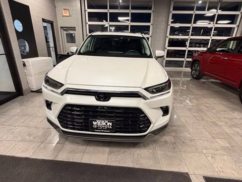 Used 2025 Toyota Grand Highlander Platinum image 2