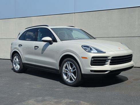 Certified 2023 Porsche Cayenne AWD/4WD image 9