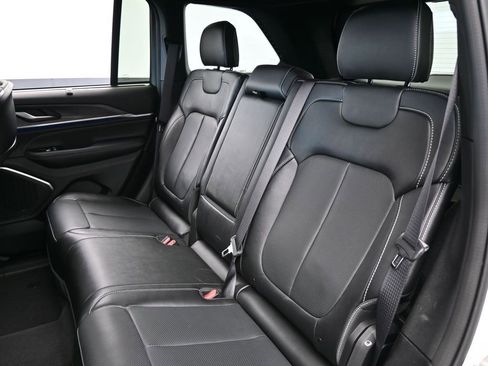 Used 2024 Jeep Grand Cherokee Overland w/ Adv Protech Group III image 40