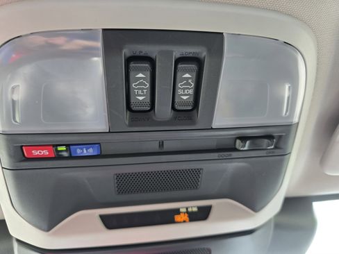 Used 2024 Subaru Crosstrek 2.0i Premium image 32